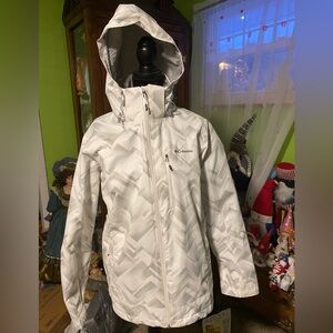 Columbia Patterned White Hooded Jacket